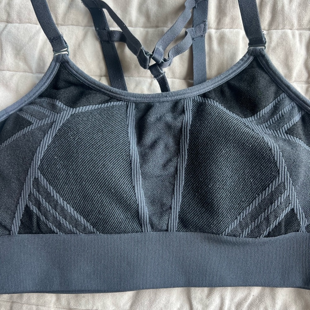 Women’s sports bras target (2 bras) - Picture 2 of 9